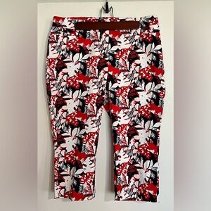NWT Reitmans tropical pattern red, white and dark navy blue capris, size 10P